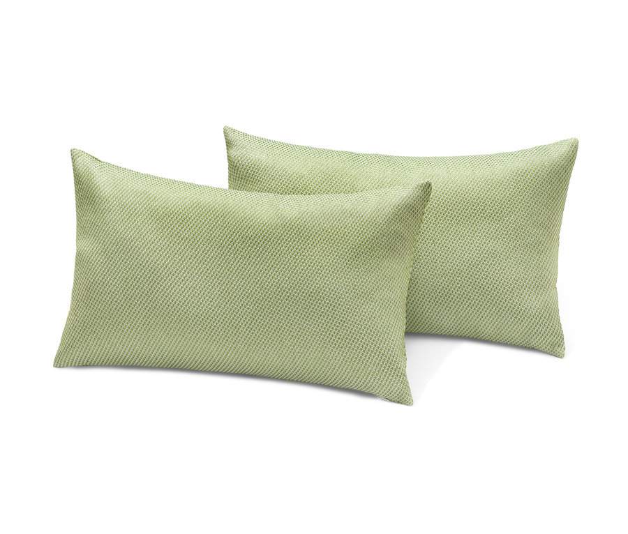 Dva zelené venkovní polštáře.