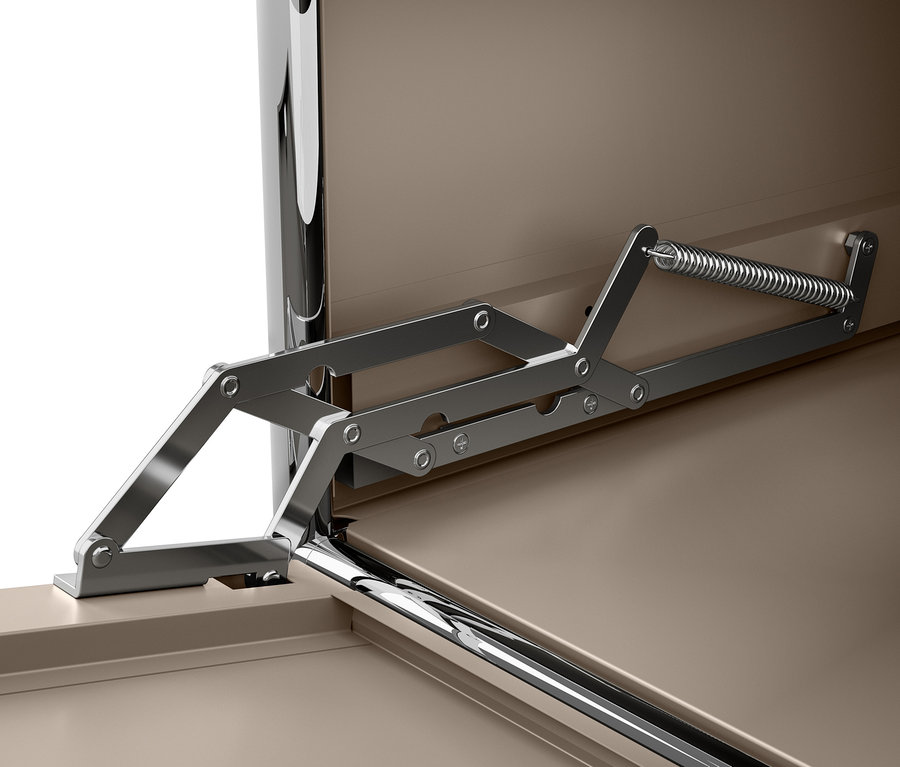 Detail šedobéžové kovové komody CN3 s výklopnými dvířky a mechanismem otevírání.