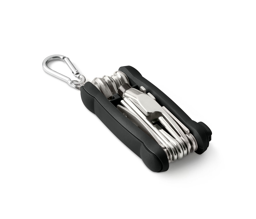 Černé cyklistické multifunkční nářadí se stříbrnými nástroji a karabinou.