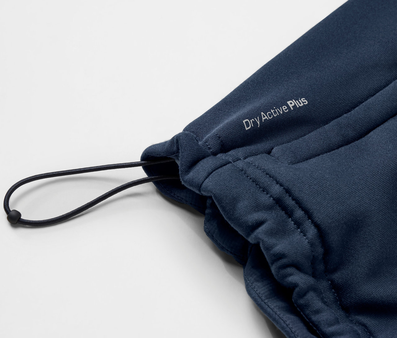 Detail modré termovesty se stahovací šňůrkou.