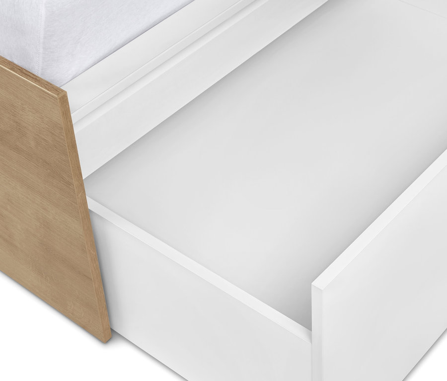 Detail zásuvky úložného prostoru postele.