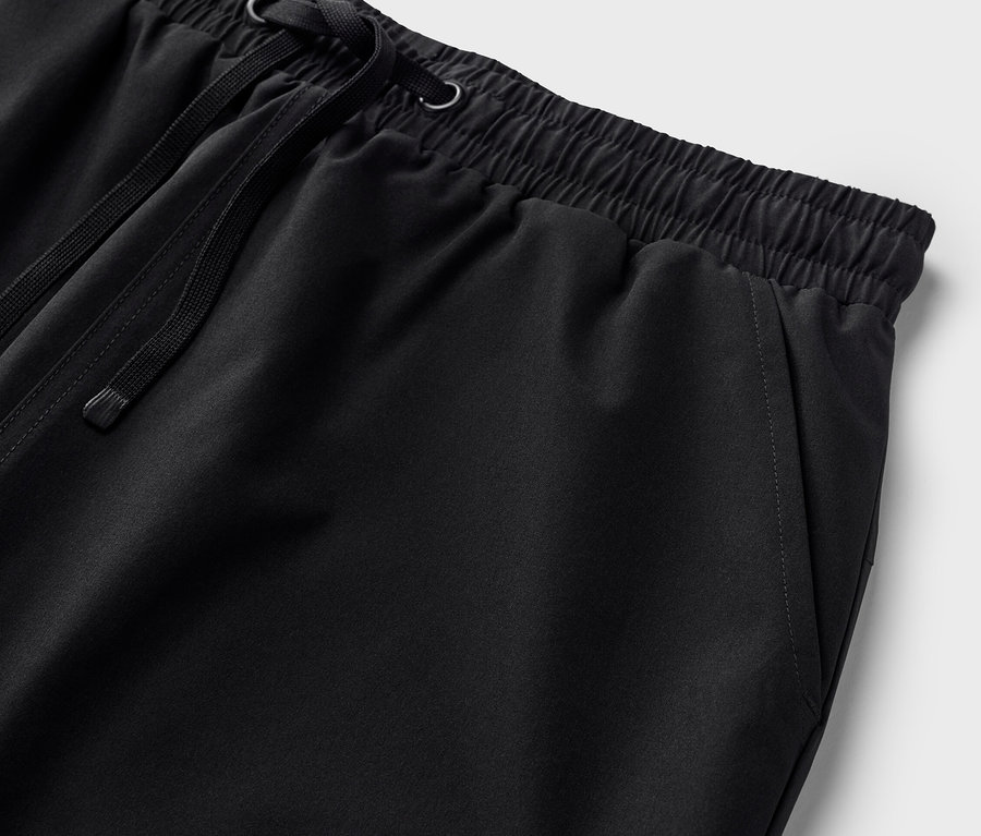 Detail funkční kraťasové sukně.