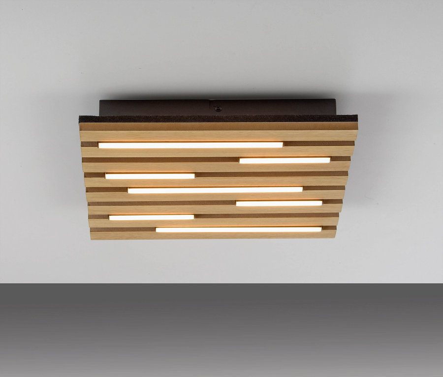 Dřevěné stropní LED svítidlo s horizontálními lamelami.