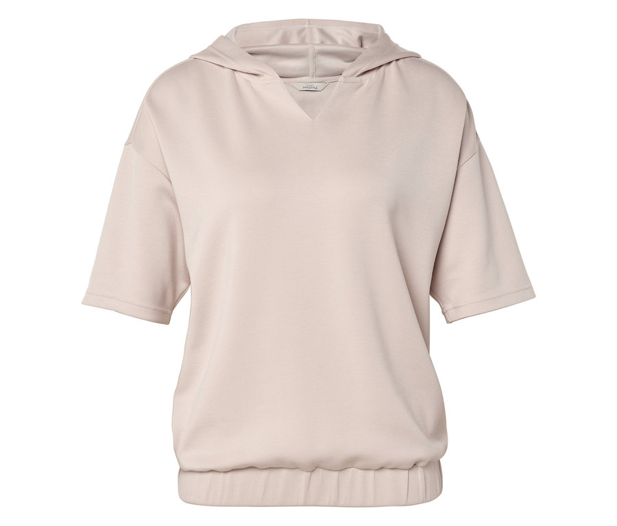 Na obrázku je béžová mikina s kapucí a krátkými rukávy.