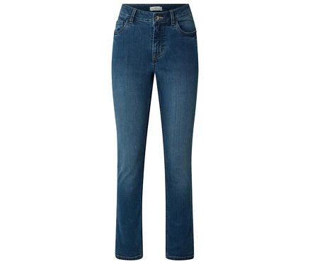 Slim džíny střihu „Emma“ v barvě mid blue denim na bílém pozadí.