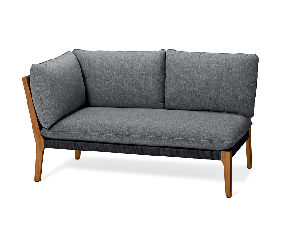 Šedá lenoška s dřevěnou konstrukcí.