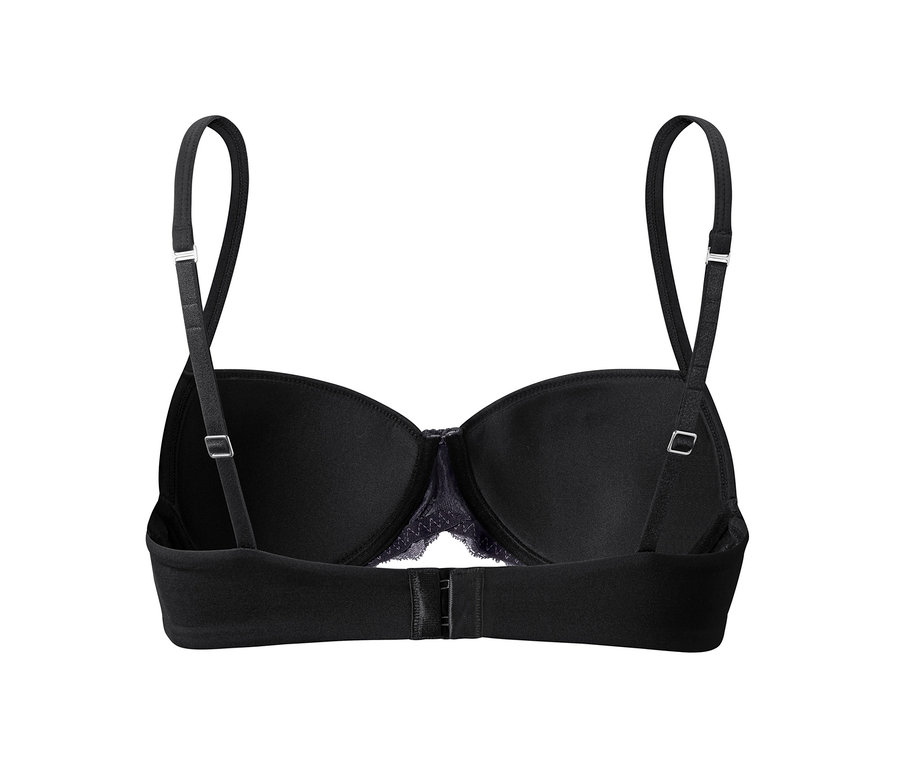 Detail černé podprsenky s košíčky z materiálu spacer, pohled zezadu.