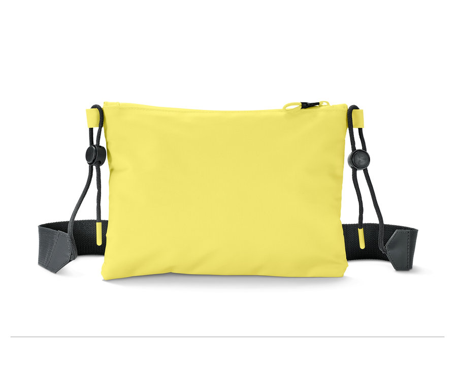 Žlutá taška přes rameno.