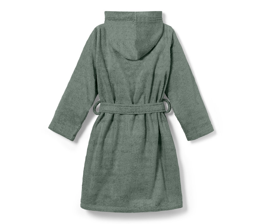 Pohled zezadu na dětský župan.