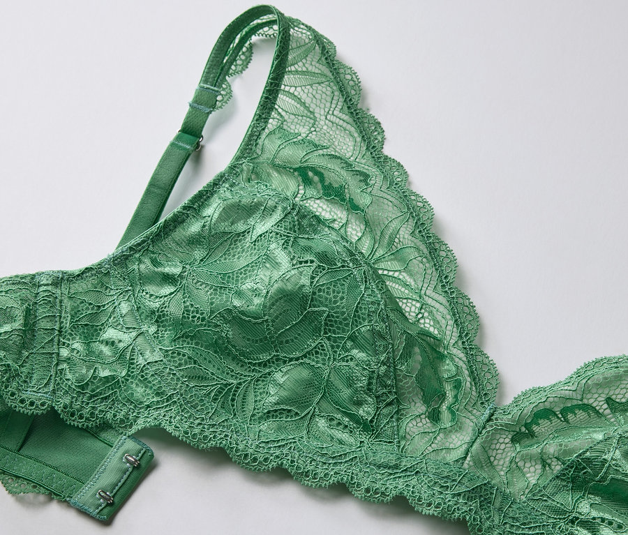 Zelená měkká podprsenka s krajkou.