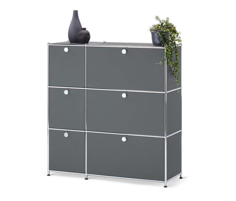 Šedá komoda CN3 se 6 výklopnými dvířky.