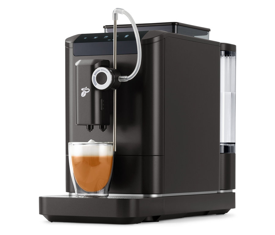 Automatický kávovar »Esperto 2 Milk« Granite Black s šálkem kávy.