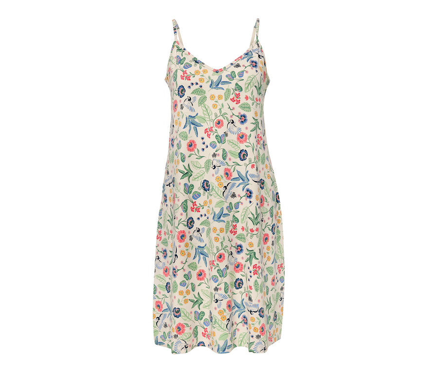 Noční košile na ramínka s květinovým vzorem.