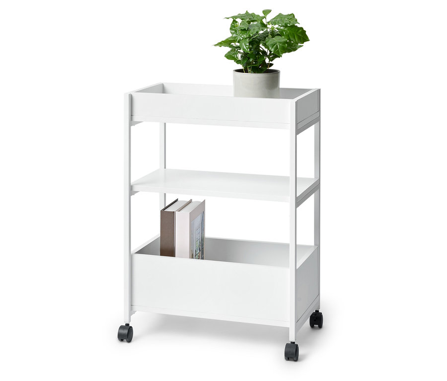 Třípatrový bílý vozík s kolečky. Na horní polici je zelená rostlina v šedém květináči, na prostřední polici jsou knihy.