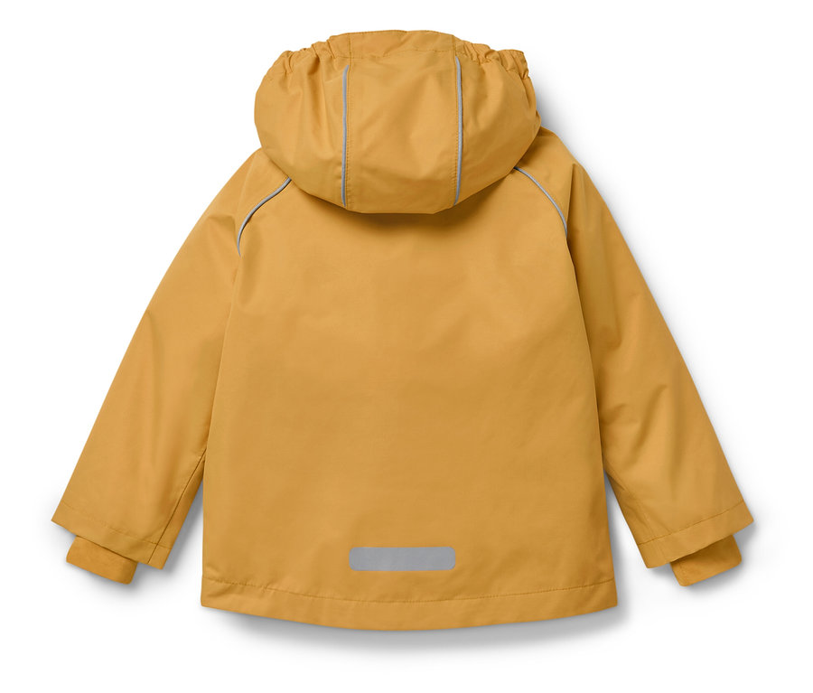 Zadní pohled na hořčicově žlutou bundu s kapucí a reflexními detaily.