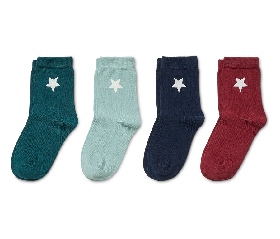 Čtyři páry ponožek s hvězdou v zelené, modrozelené, tmavě modré a červené barvě.