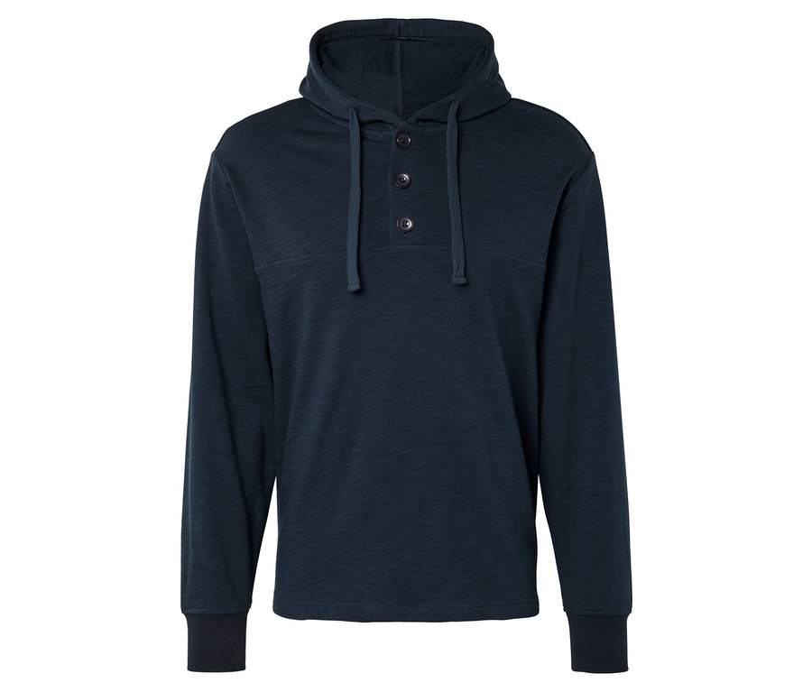 Tmavě modrá mikina s kapucí se zapínáním na tři knoflíky na bílém pozadí.