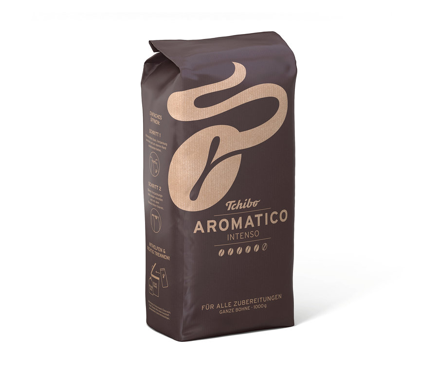 Hnědé balení Aromatico Intenso – 1 kg zrnkové kávy stojí vzpřímeně.