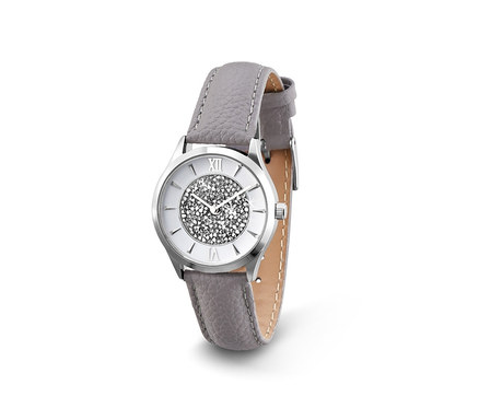 Detail dámských hodinek s šedým koženým řemínkem a kamínky Swarovski®.