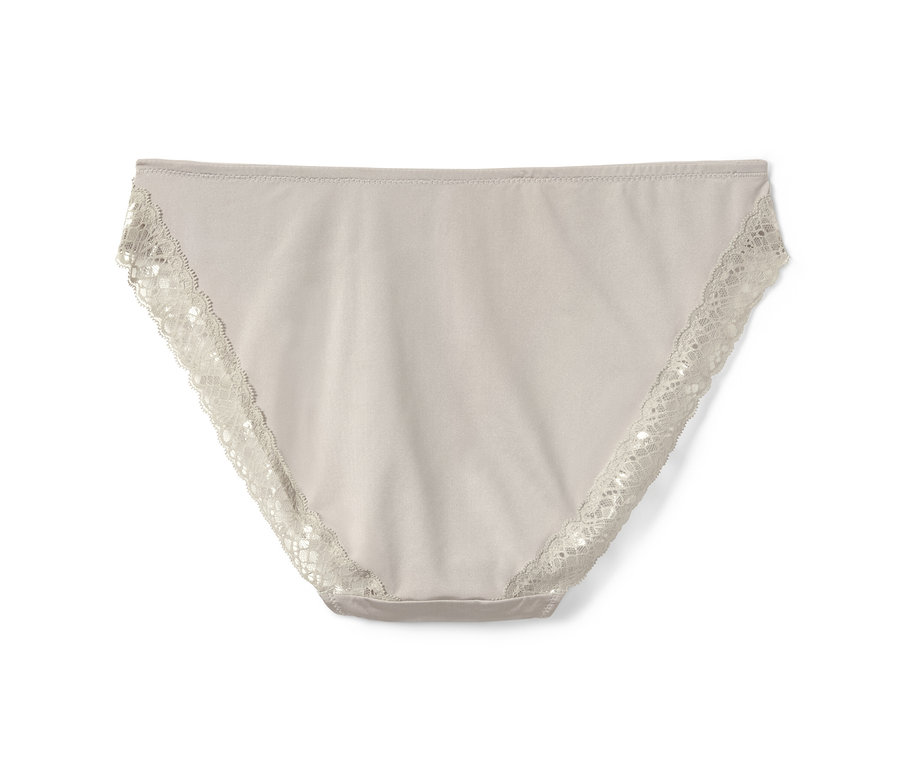 Mandlové kalhotky s krajkou.