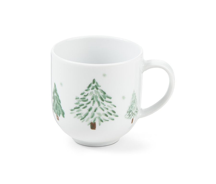Bílý hrnek s motivem zelených vánočních stromků.