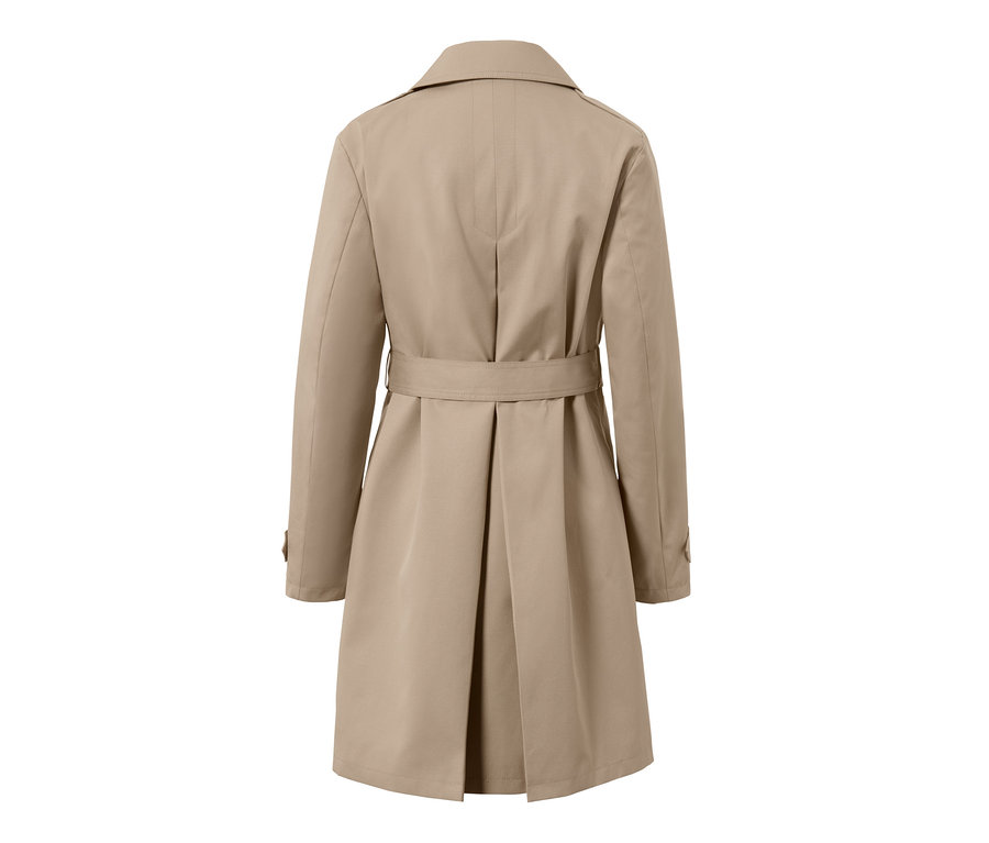 Zadní pohled na trenčkot.