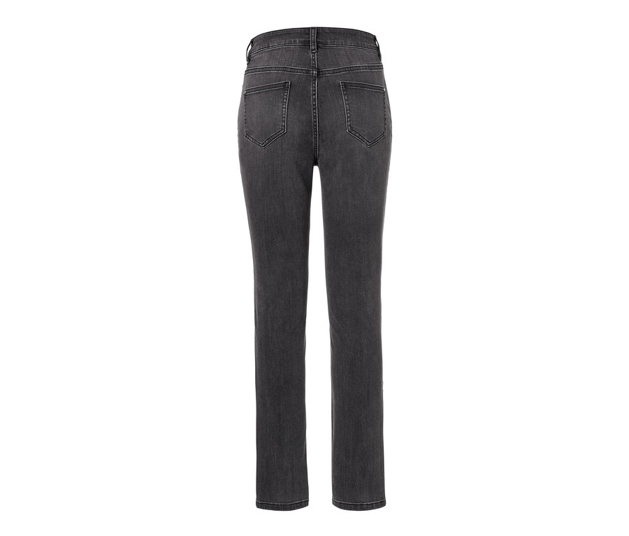 Detail zadní strany džínů slim fit.