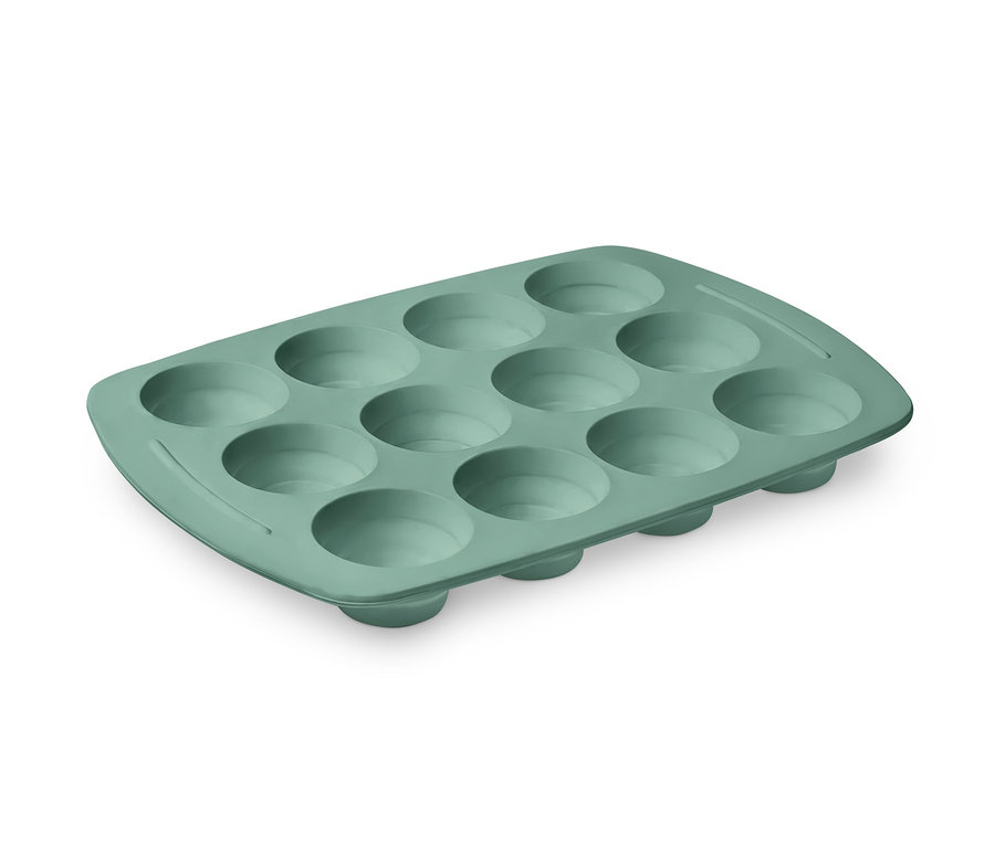 Zelená silikonová forma na muffiny s dvanácti prohlubněmi.