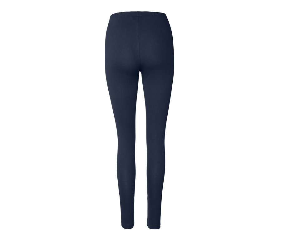 Tmavě modré legíny s lemováním.