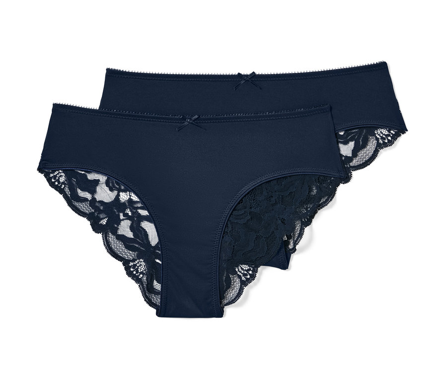 Dvoje modré brazilské kalhotky s krajkou.