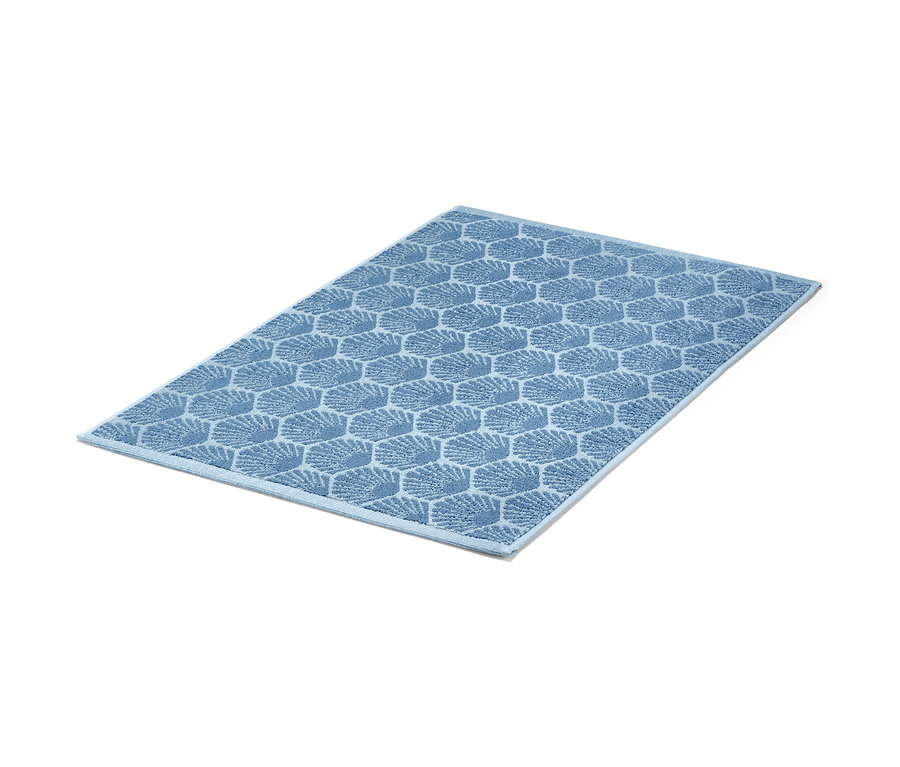 Modrá předložka do sprchy »Mušle« s reliéfním vzorem mušlí.