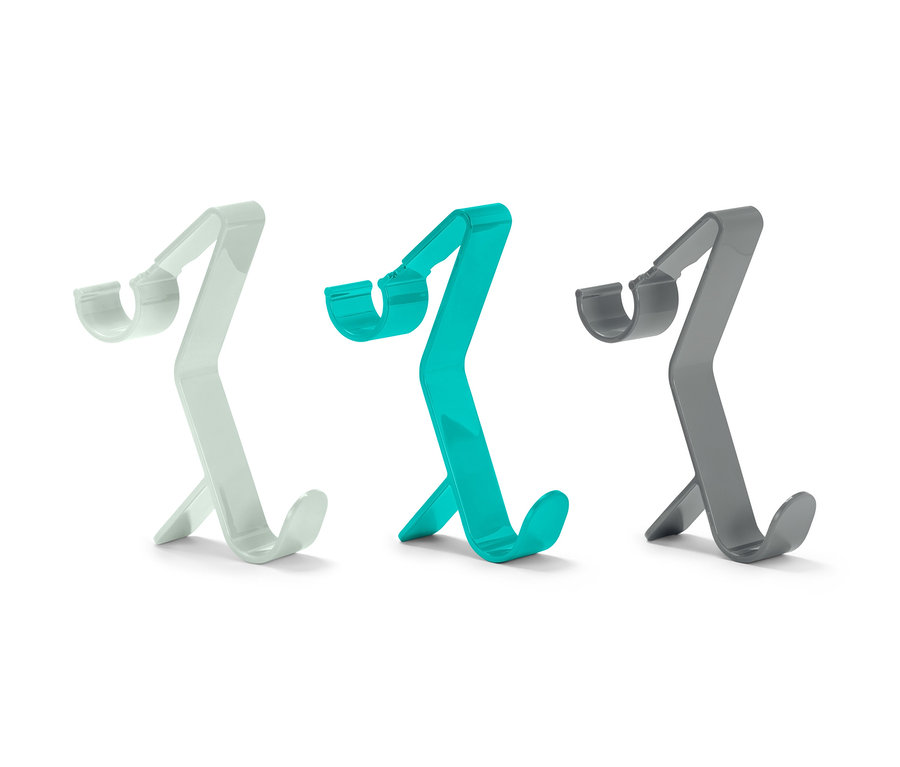 Tři háčky na topení v zelené, tyrkysové a šedé barvě.