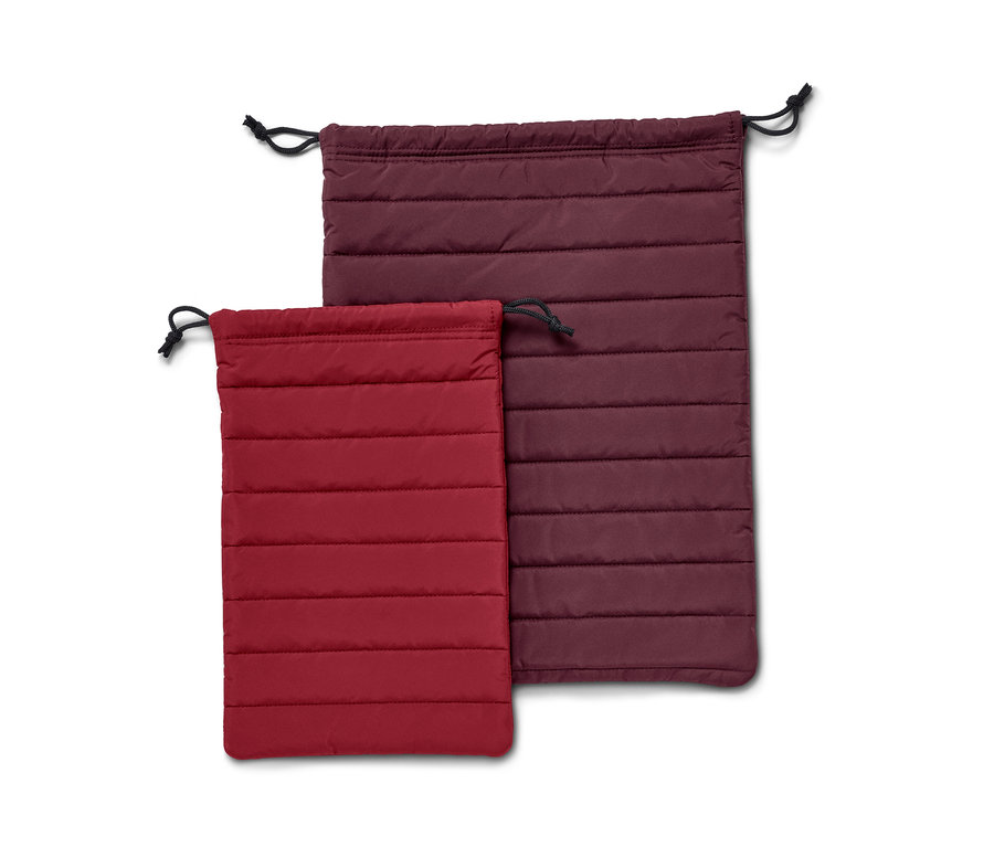 Dva prošívané organizéry: jeden červený a jeden bordó.