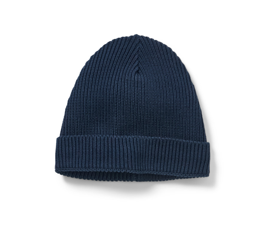Modrá dětská pletená čepice.