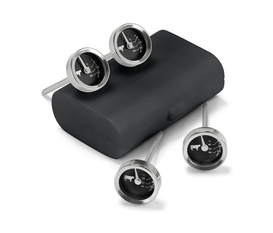 Čtyři teploměry na grilování s černým pouzdrem.