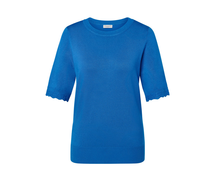 Kobaltově modrý svetr z jemného úpletu s krátkými rukávy.