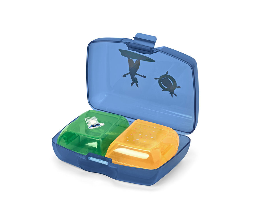 Otevřená modrá dóza na svačinu se třemi vnitřními dózami.