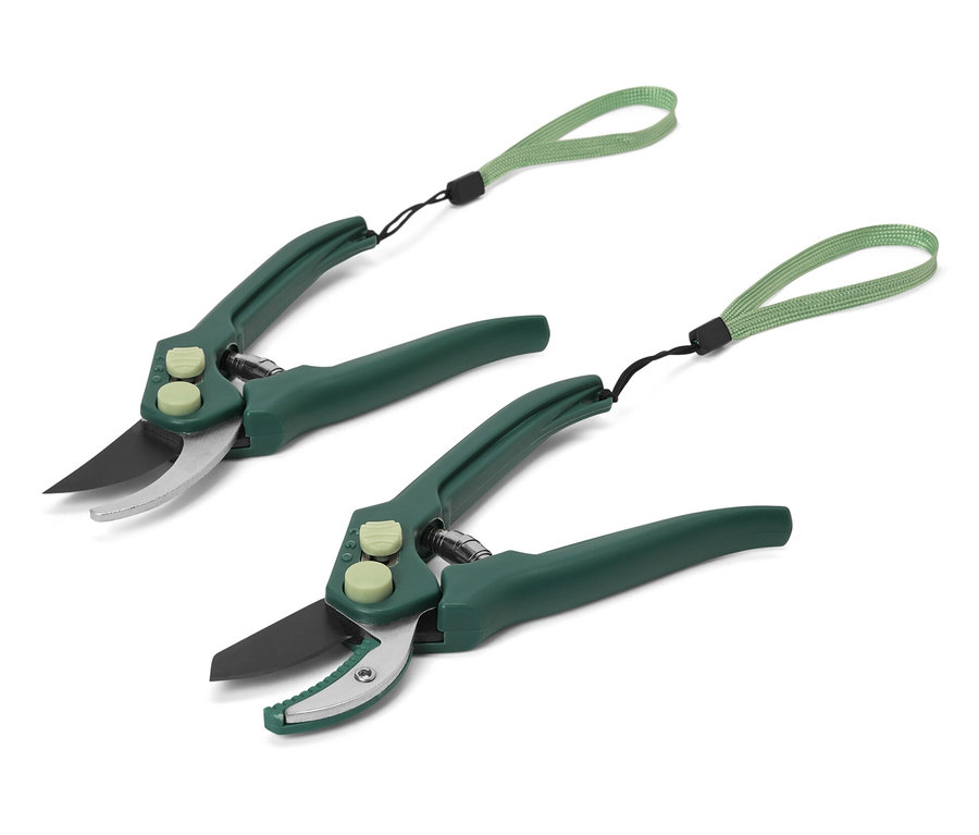 Dvoje zahradní nůžky.