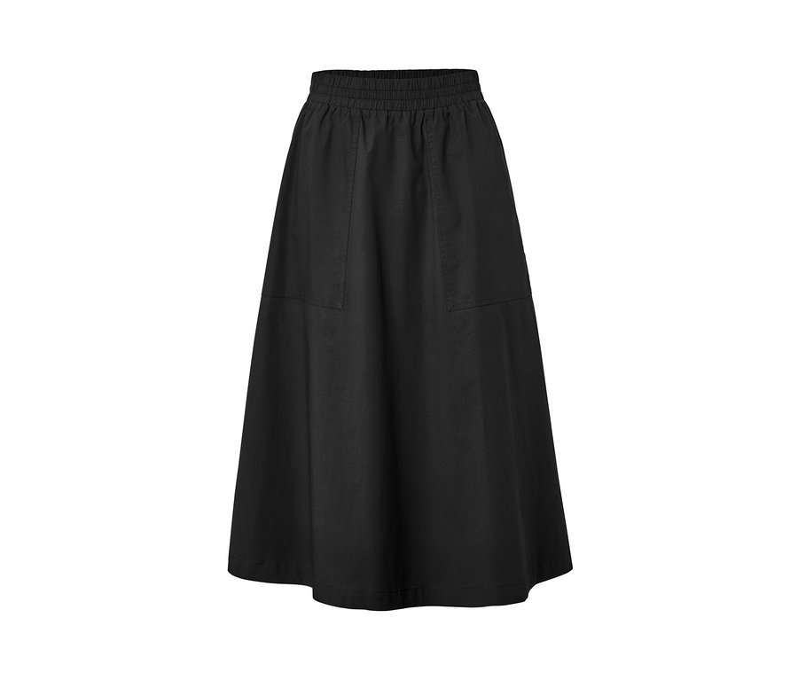 Černá popelínová sukně.