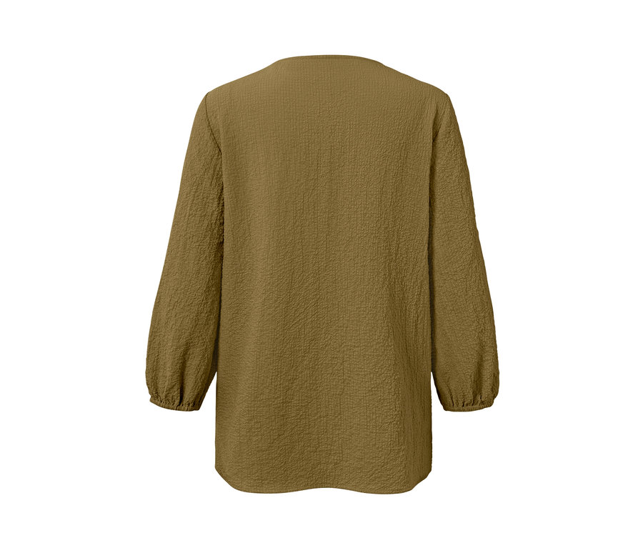 Zadní pohled na tunikovou halenku.