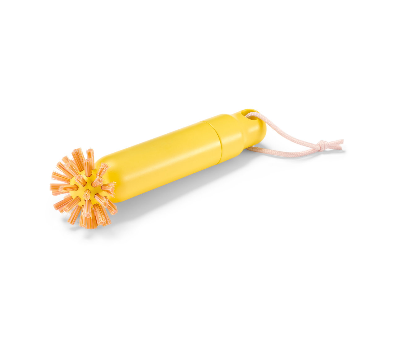 Žlutý kartáč na čištění odpadů 2 v 1 s oranžovými štětinami a růžovou šňůrkou na zavěšení.