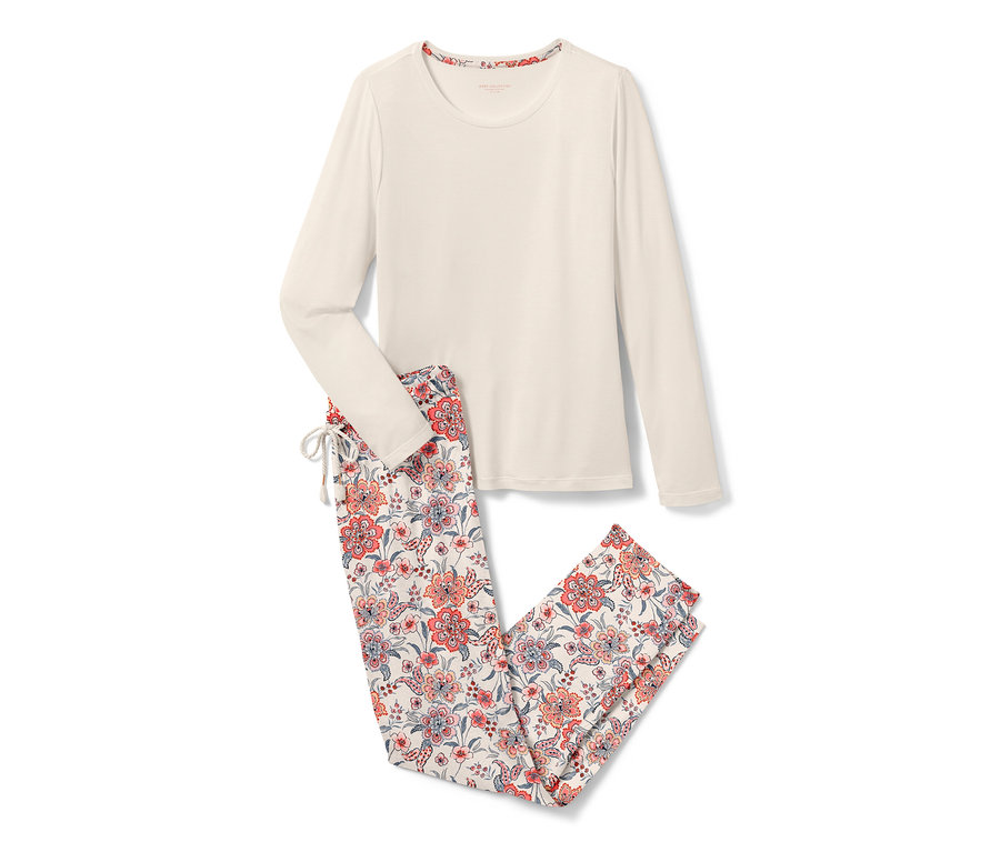 Béžové pyžamo s tkanými kalhotami s květinovým vzorem.