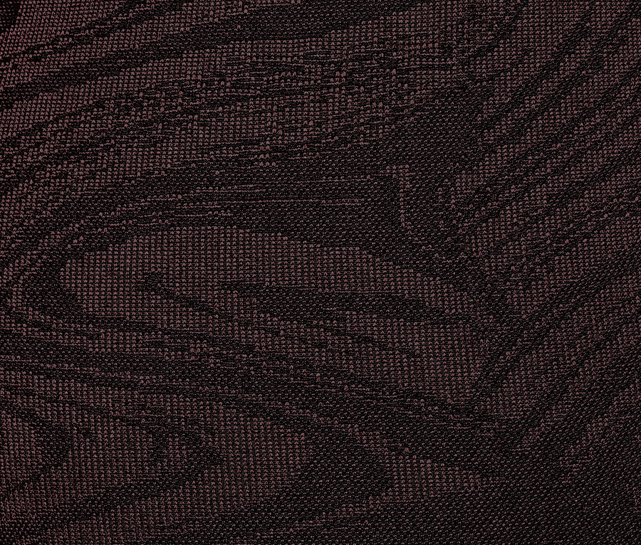 Detailní záběr na bezešvé legíny s tmavě hnědým vzorem.