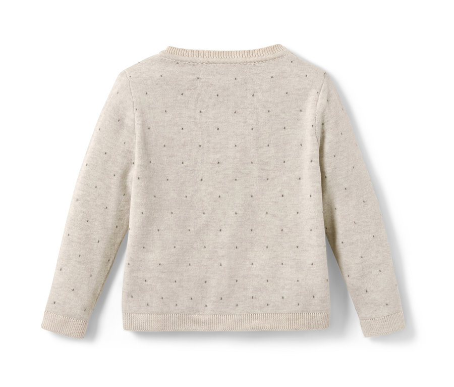 Zadní strana dětského pleteného svetru s drobným vzorem.