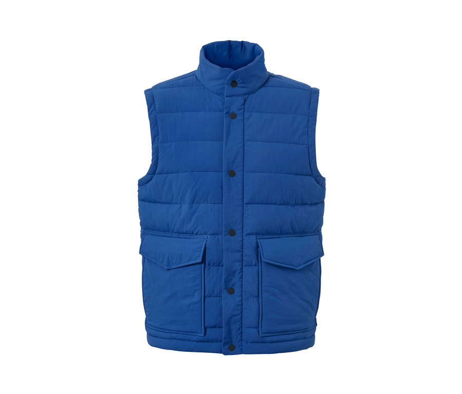 Modrá prošívaná vesta s kapsami.