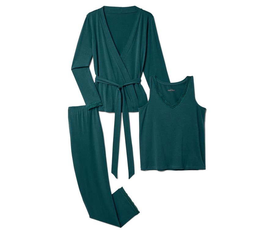 Zelená pyžamová souprava se skládá z županu s dlouhým rukávem, tílka a kalhot.