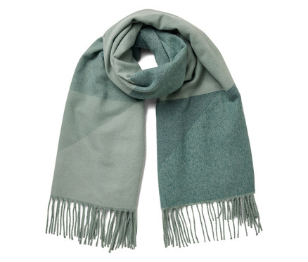 Tkaná šála s třásněmi a vzorem