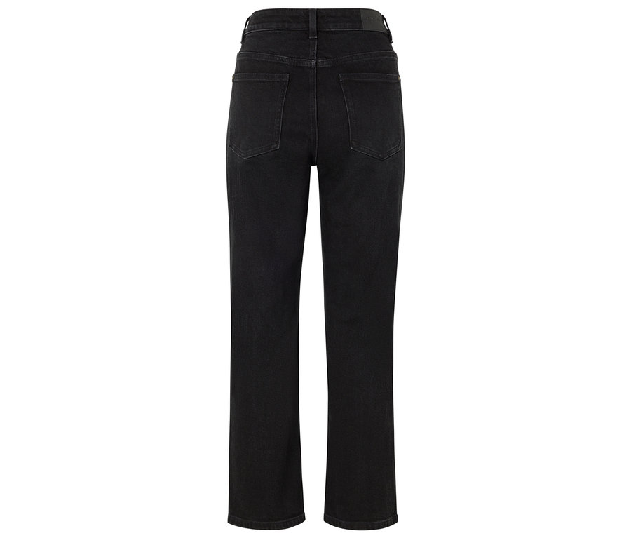Zadní pohled na černé džíny s vysokým pasem a rovnou nohavicí.