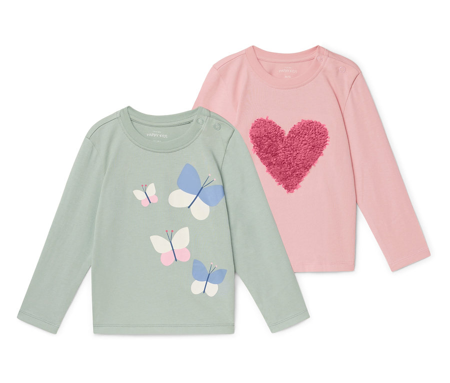 Dvě dětská trička s dlouhým rukávem, jedno zelené s motýly, druhé růžové se srdcem.