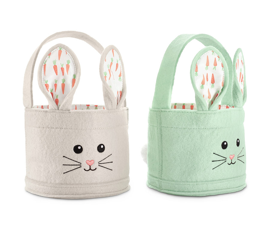Dva velikonoční košíčky s obličejem králíka a oušky s potiskem mrkve.
